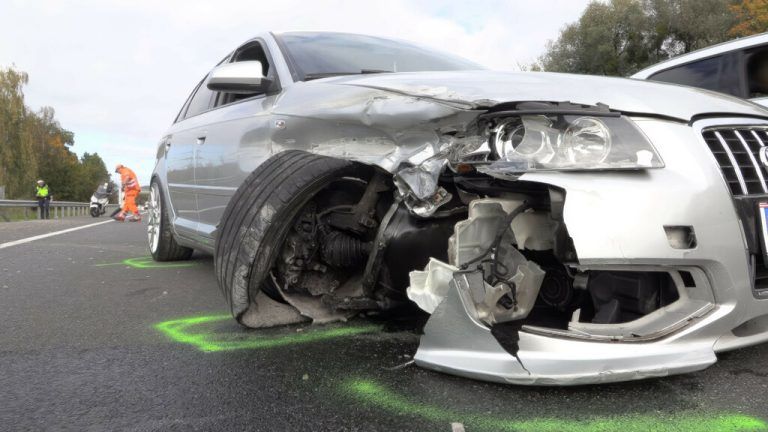 Am Fahrzeug entstand erheblicher Schaden. Verletzt wurde niemand. ⇒vol.at