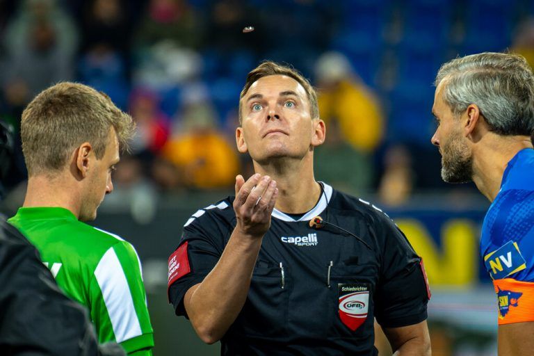 Austria-Coach Mader hat das Rezept dafür, dass die Partie in Hütteldorf gegen die zweite Rapid-Garnitur nicht zum Glücksspiel wird.⇒ GEPA