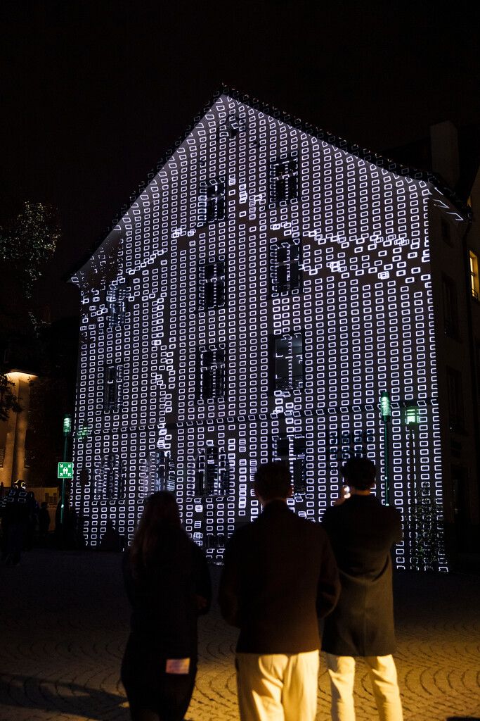 Das „Dancing House“ zeigt wie die Besucher tanzen.⇒Paul (5)