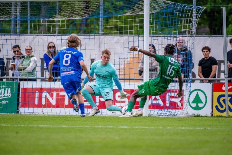 Das letzte Dornbirn-Derby zwischen der Admira und dem Dornbirner SV am 17. Mai 2025, hier eine Szene aus dem Spiel, endete mit einem 2:2 Remis.⇒Beate Rhomberg