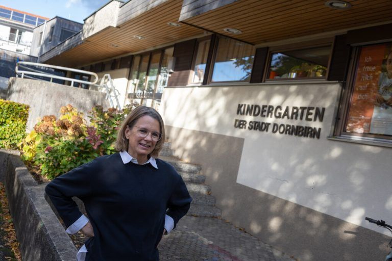 Der Marder bereitet Kindergartenleiterin Brigitte Forer Kopfzerbrechen. ⇒hartinger (3), privat (3)
