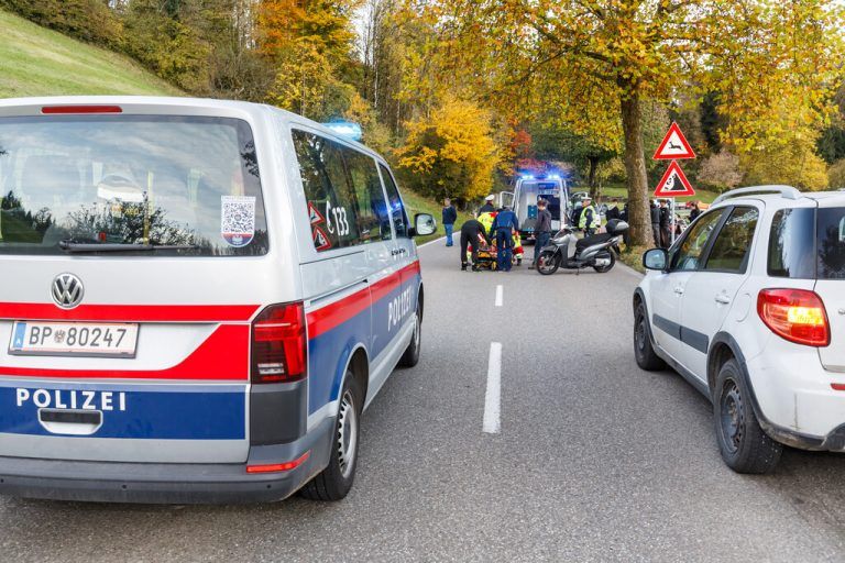 Der Motorradlenker stürzte nach einem Überholmanöver. ⇒Hofmeister