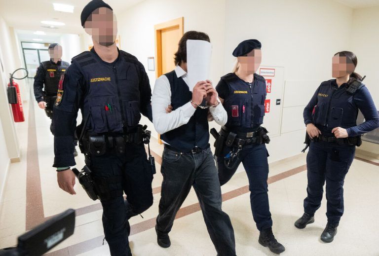Die Hauptangeklagten befinden sich seit acht Monaten in Untersuchungshaft. ⇒APA