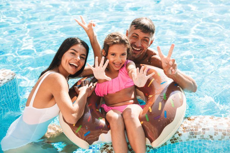 Die Herbstferien sind perfekt geeignet, um mit der Familie eine Auszeit zu genießen. ⇒Shutterstock