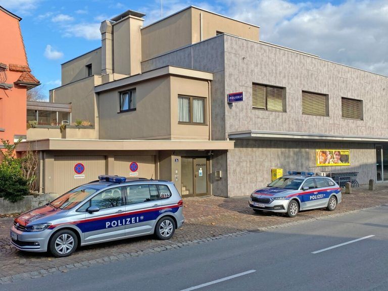 Die Polizeiinspektion Altach liegt seit 1988 am Standort Achstraße, direkt im Ortszentrum. ⇒gemeinde altach