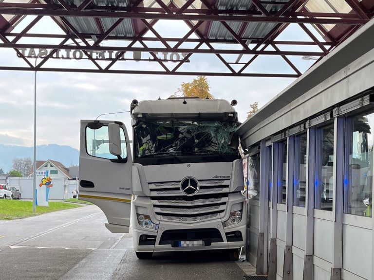 Ein nicht alltäglicher Unfall. ⇒kpst