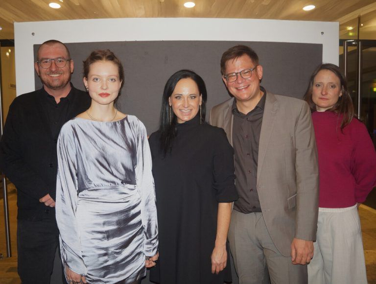 Ein stimmiges Ensemble mit den grandiosen Darstellerinnen Rebecca Hammermüller und Bettina Wechselberger (Mitte).⇒ritter (7)