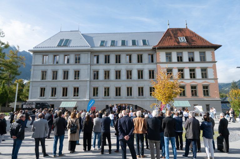 Schule im Park