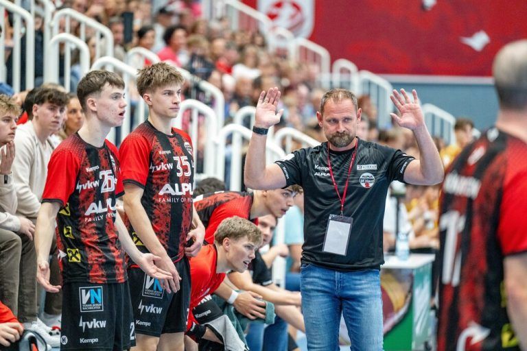 Hard-Cheftrainer Hannes Jón Jónsson trifft klare Worte. ⇒Beate Rhomberg