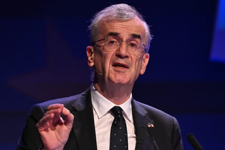 Francois Villeroy de Galhau sieht besonders in den steigenden Zinslasten eine Gefahr für sein Land.⇒apa
