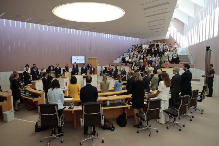 Für die Abgeordneten im Landtag gibt es im nächsten Jahr keine Gehalterhöhung.⇒hartinger