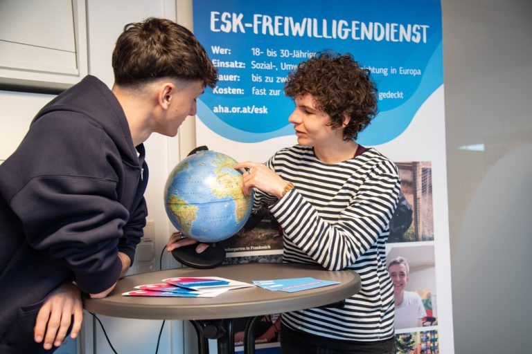 Im aha bekommt man alle wichtigen Infos zum ESK-Freiwilligendienst.⇒aha