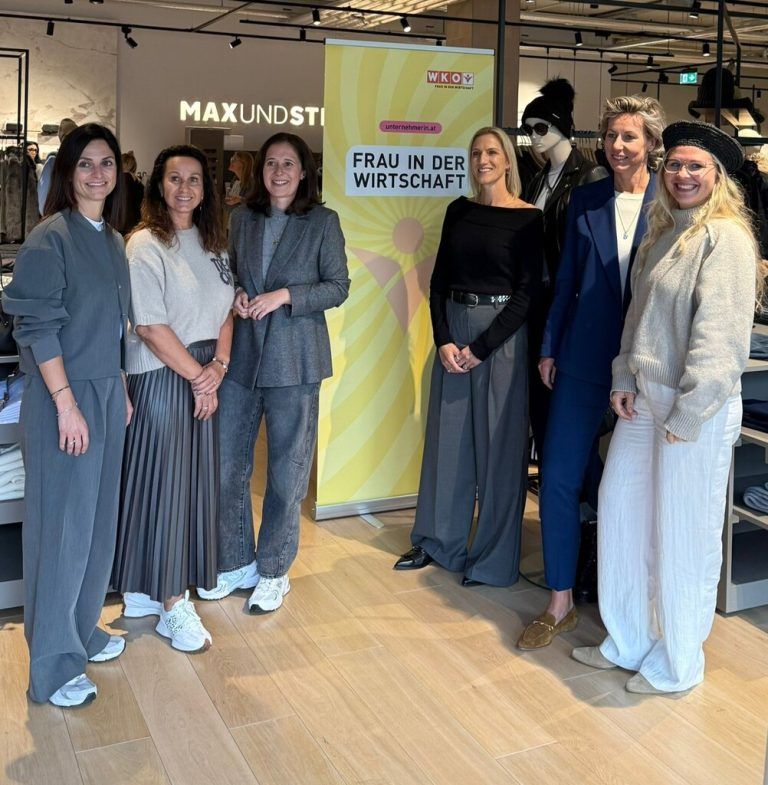 Jennifer Bitsche, Karin Furtner, Andrea Längle, Desireé Riedlsperger, Carina Pollhammer und Madeleine Wagner. ⇒Lutz (3); FiW (4)