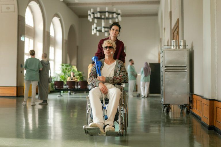 Mit Musik auf der Suche nach Glück. ⇒warner bros