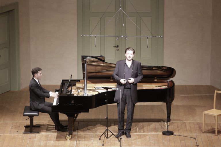 Pianist Ammiel Bushakevitz und Bariton Samuel Hasselhorn im Markus-Sittikus-Saal.⇒Schubertiade