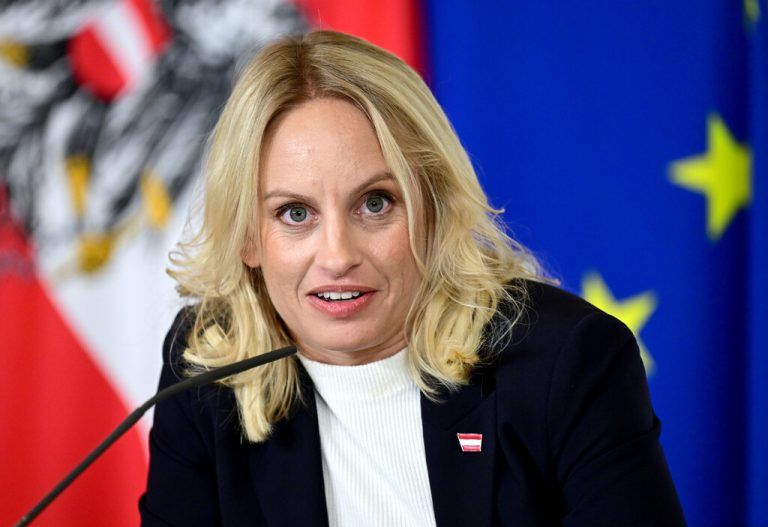 Staatsekretärin Schmidt fordert Aufklärung. ⇒APA