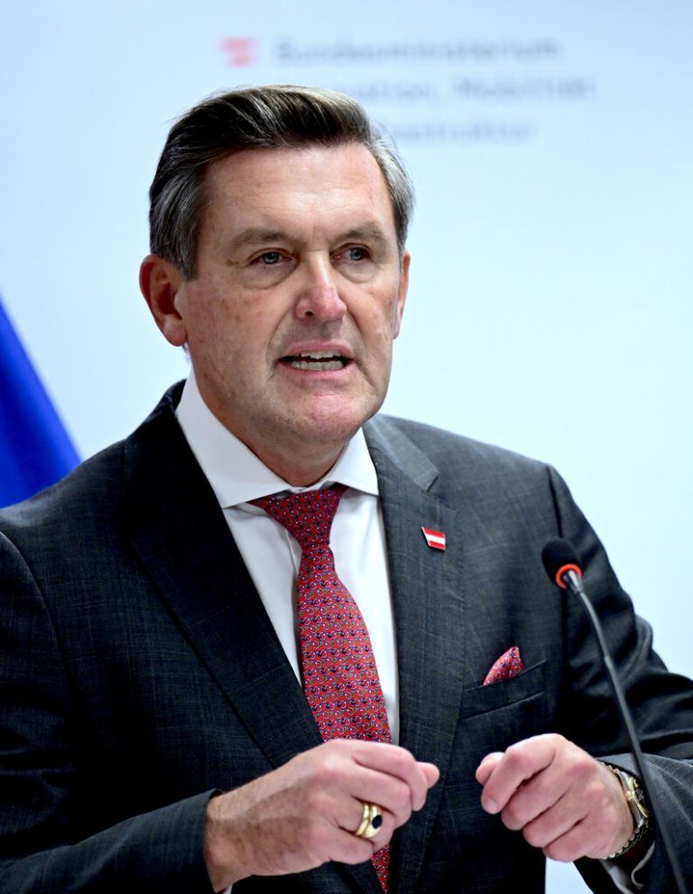 Verkehrsminister Peter Hanke.⇒apa/schlager