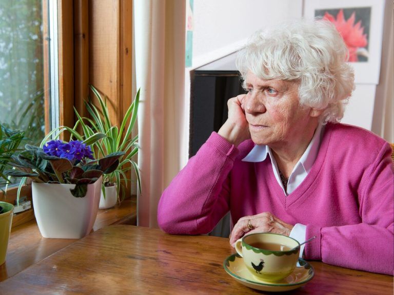Viele ältere Menschen leiden unter Depressionen, oft bleibt die Erkrankung lange unbemerkt.⇒Bereuter, canva