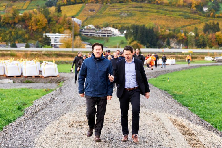 Vize Martin Fitz und Bürgermeister Patrick Wiedl beim Spatenstich in Lustenau.⇒Holzer