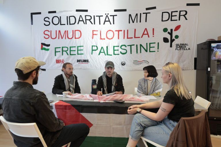 V.l.:Taner Aksoy, Kurt Bührle, Felix Bernfeld, Katharina Steiner, im Gespräch mit der NEUE.hartinger