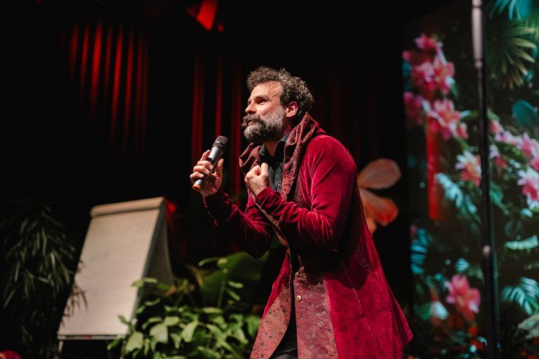 Am Dienstag trifft in der Kulturbühne Ambach Pflege auf Poesie.⇒nussbaumer photography