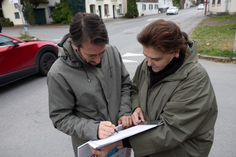 Am Freitag wurden die ersten Unterschriften für die Petition gesammelt.Hartinger