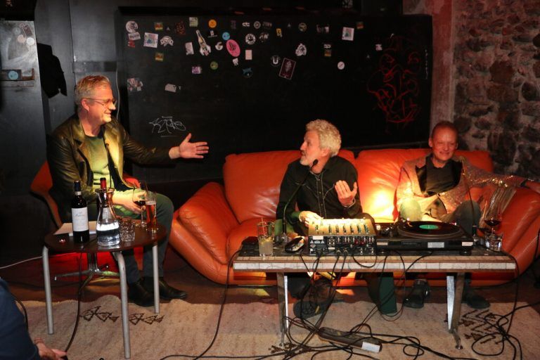 Charlie Müllner (Mitte) im Gespräch mit Reinhard Rauch (r.) und Jörg Stadler. Lutz (7)