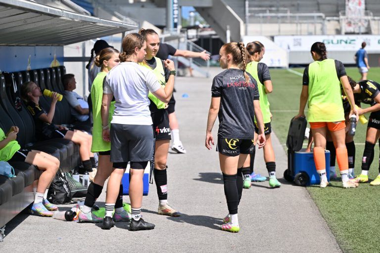 Der innerste Kreis einer Mannschaft, dazu gehören Orte wie die Kabine, der Bus, das Spielumfeld, ist eine Intim- und damit Schutzzone. Nicola Werdenigg findet im Interview sehr klare Worte. ⇒Alexandra Serra, APA