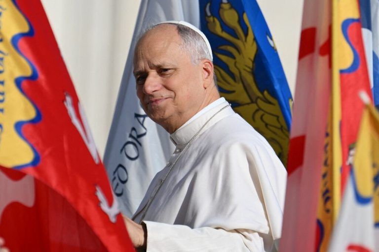 Der Papst betonte, dass echter Fortschritt nur möglich sei, wenn die Würde des Menschen oberste Priorität habe. ⇒AFP