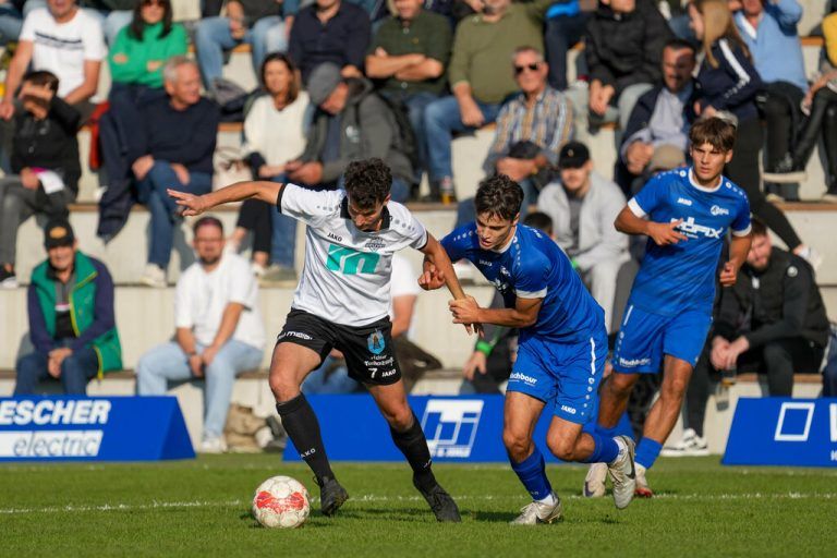 Der SC Röthis kann sich heute mit einem Sieg gegen die Austria Lustenau Amateure den Herbstmeistertitel in der Eliteliga sichern.⇒Stiplovsek (3)