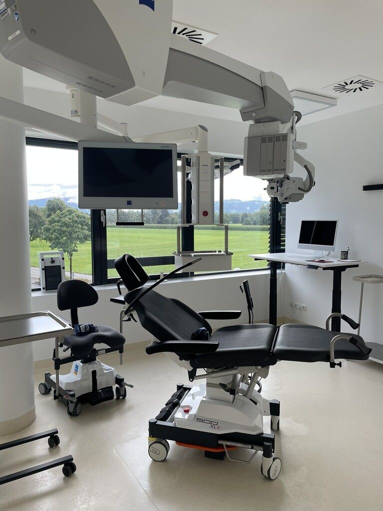 Die Augenklinik ist mit modernsten Technologien ausgestattet.Prisma