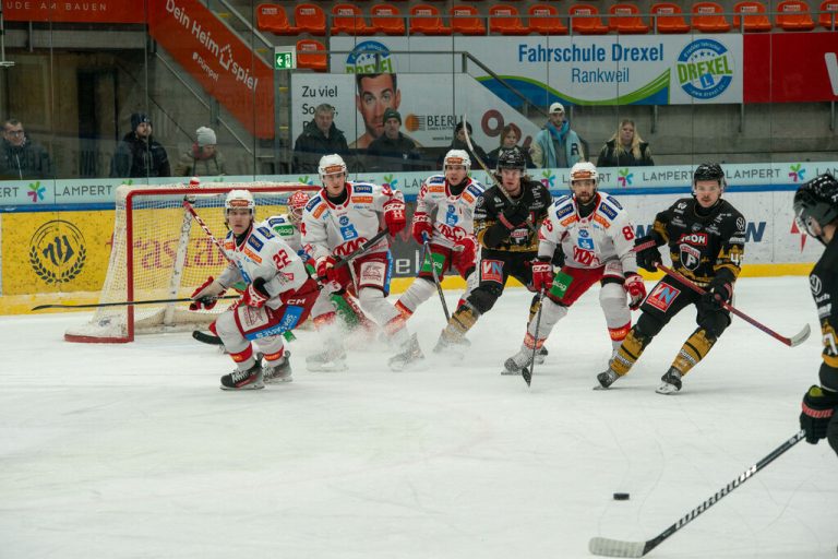 Die Feldkircher fanden gegen den KAC einen Weg ins Tor. ⇒©piV/rothmund