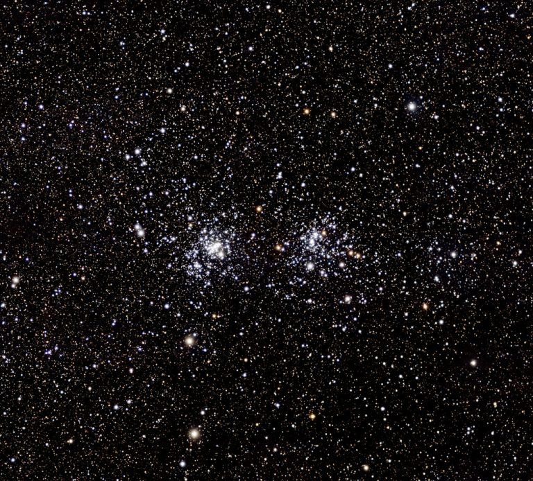 Die offenen Sternhaufen H und Chi Persei leuchten eindrucksvoll am herbstlichen Nachthimmel.⇒markus pössel