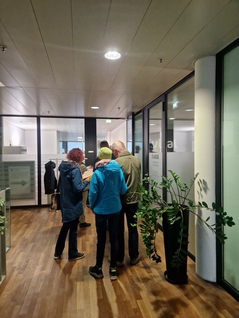 Die Schlange täuscht. Die Wartezeit in der Impfordination betrug maximal 20 Minuten vergangenen Donnerstag.