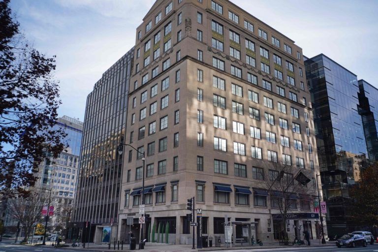 Die Schüsse fielen vor diesem Gebäude nahe dem Weißen Haus ⇒APA