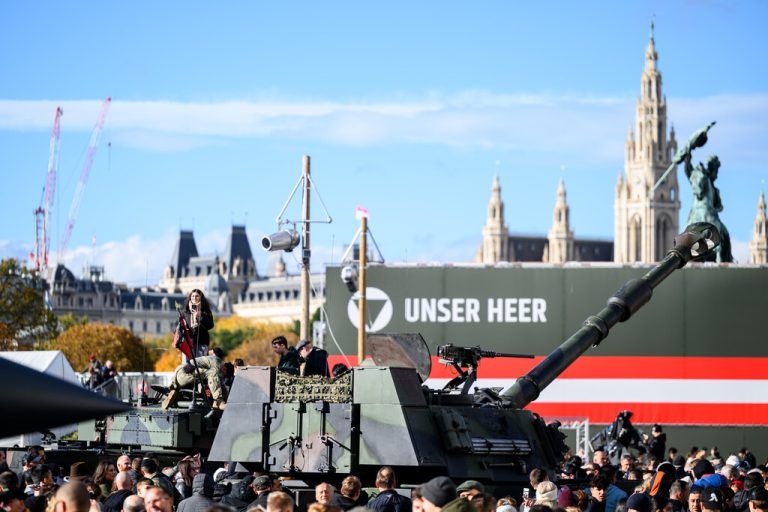 Die sicherheitspolitische Ausrichtung des Heeres stand auch im Verteidigungsausschuss im Fokus. apa