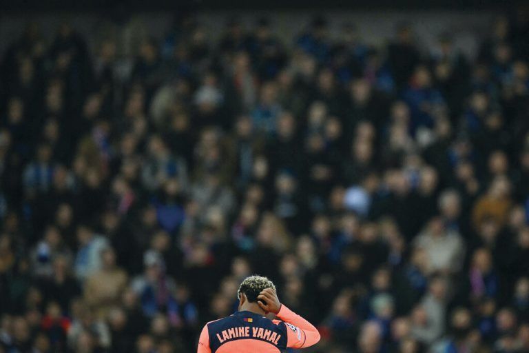 Ein Bild mit Symbolcharakter beim FC Barcelona: Die Katalanen um Lamine Yamal wirken bisweilen ratlos. ⇒AFP