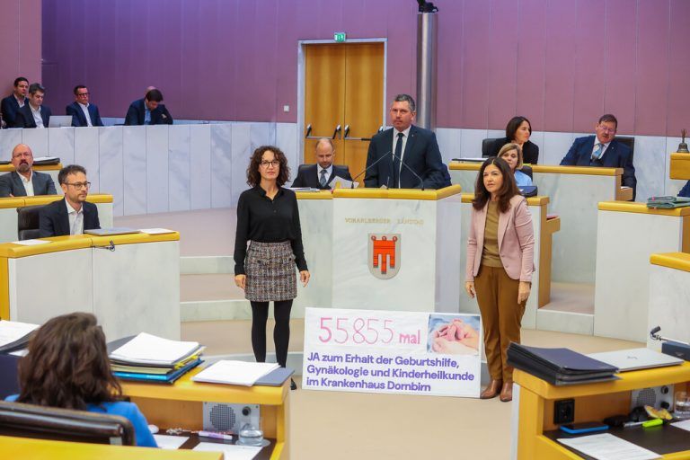 Plakataktion am Rednerpult