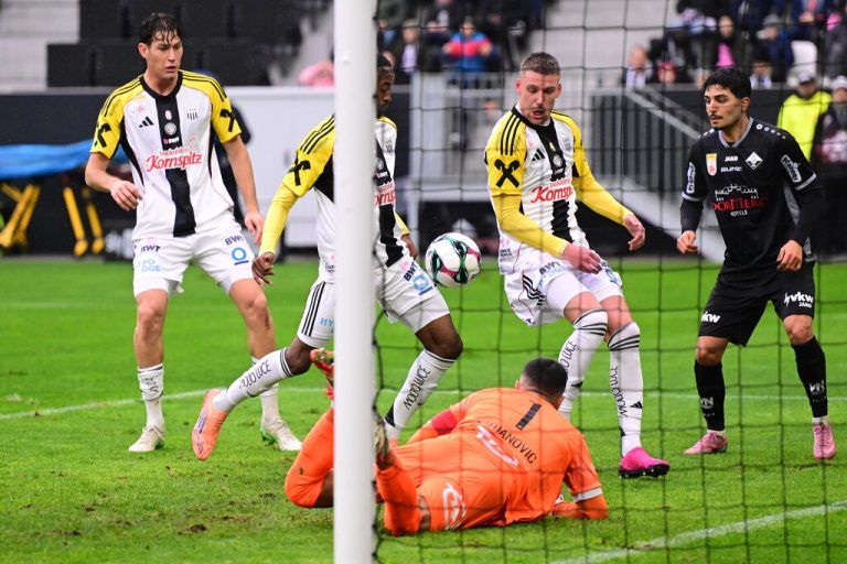 Für die Altacher um Trainer Fabio Ingolitsch war die Partie beim LASK der nächs­te Rückschlag.⇒APA (2)