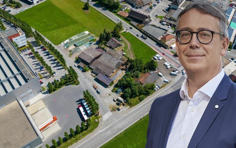 Gerhard Humpeler informiert über die Blum-Projektpläne. ⇒Steurer, Blum