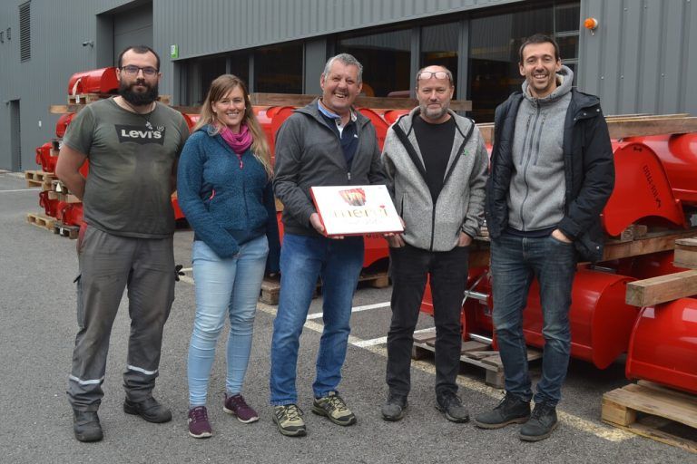 Jürgen Stemer (Mitte) wurde durch Turgay Keskin, Martina Klinger, Rainer Hartmann und Raphael Bawart unterstützt.⇒caritas