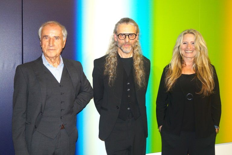 Kurator und Vernissage-Redner Edelbert Köb, Künstler Anton Kehrer und Carmen Zanetti vom Bildraum Bodensee.⇒Ritter (7)