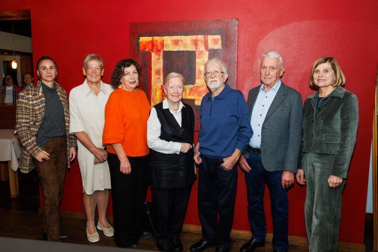 Landesrätin Barbara Schöbi-Fink mit den Geehrten. ⇒Hofmeister