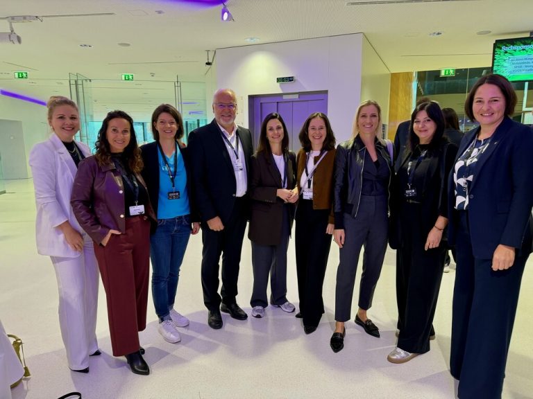 Madeleine Wagner, Karin Furtner, Kathy Saur, Elmar Hartmann, Jennifer Bitsche, Andrea Längle, Desiree Riedlsperger, Anna Claudia Moosbrugger und Monika Vonier.⇒Lutz (7)