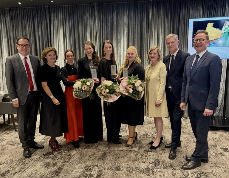 Martin Jäger, Jasmin Ölz, Claudia Voit, Lea Müller, Corinna Scheurle, Veronika Dünser, Barbara Schöbi-Fink, Bernhard Moosbrugger und Markus Klement.⇒Lutz (7)