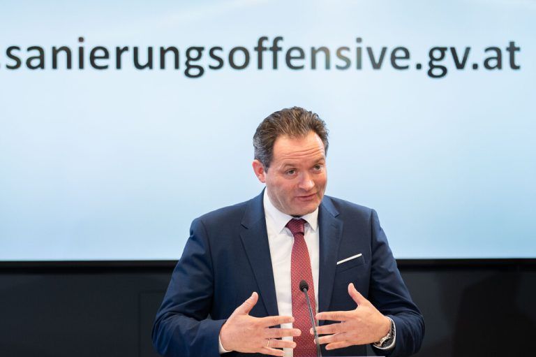 Minister Norbert Totschnig betonte den Bedarf an mehr Unterstützung für Bauern. apa