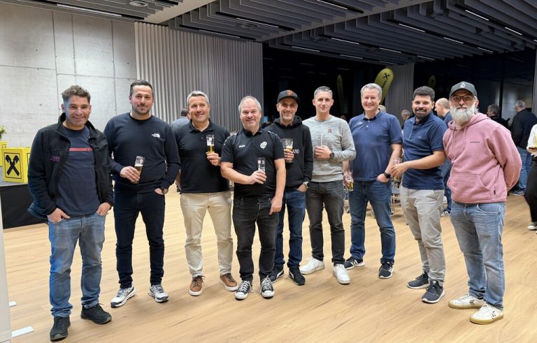 Nachwuchstrainer des SV Frastanz: Ali, Atila, Harald, Robert, Ugur, Rene, Thomas, Raphael und Clemens (v.l.).⇒Franz Lutz (7)