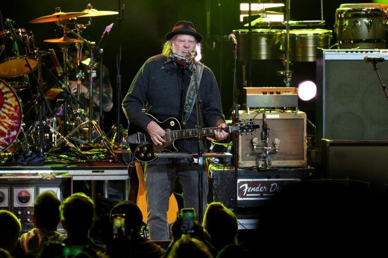 Neil Young wird 80 und bleibt so streitbar wie eh und je. ⇒APA