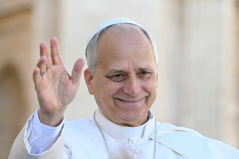 Papst Leo XIV äußerte sich zum „extrem respektlosen“ Vorgehen der US-Behörden gegen Migranten.⇒afp/monteforte