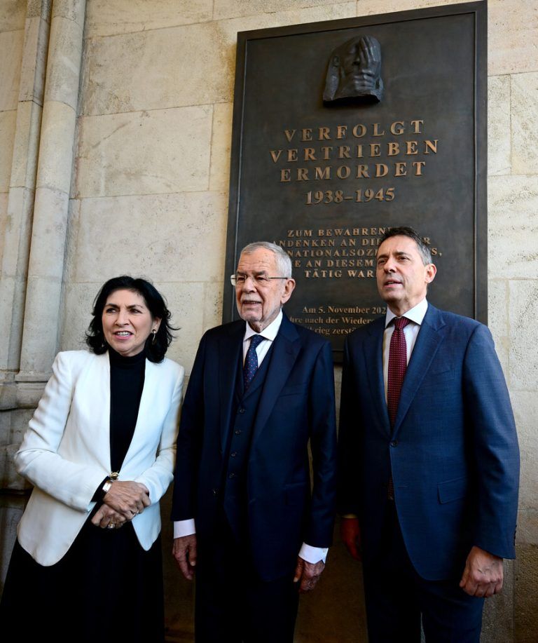 Spera, Van der Bellen, Roščić. ⇒APA